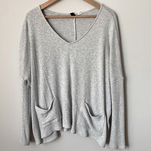 BDG | light grey v-neck sweater with pockets